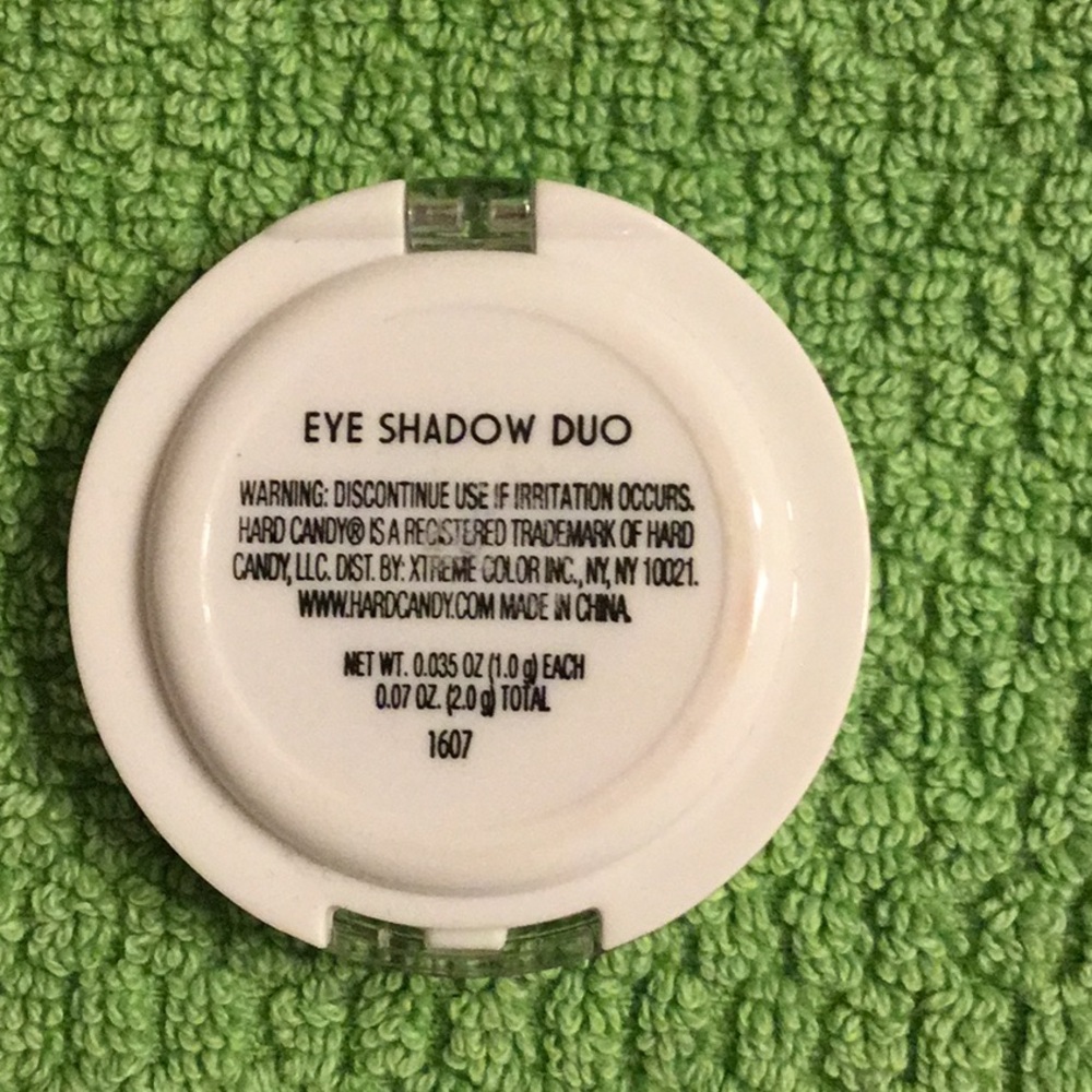 NWOT Hard Candy Eye Shadow Duo - Shimmering Gold and Deep Purple - Picture 2 of 2